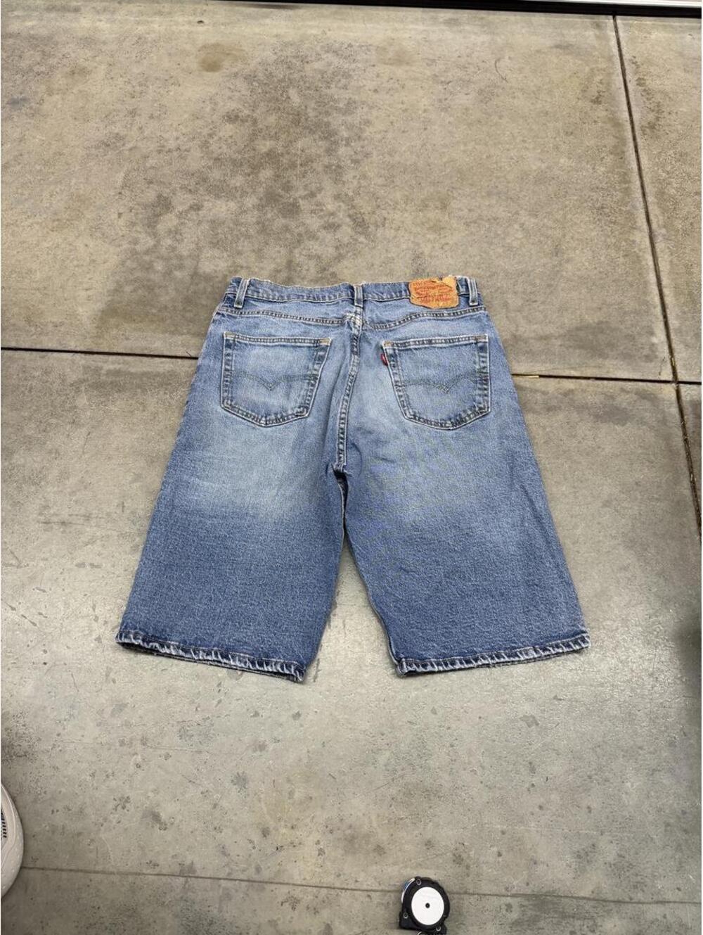 vintage levis faded blue relaxed baggy fit jean shorts jorts size 31